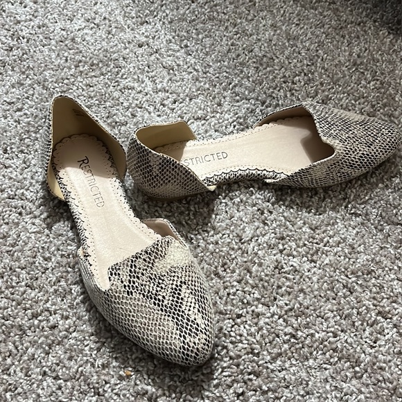 Faux snakeskin flats, size 6 - Picture 3 of 3